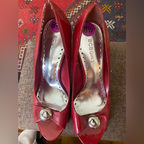 BCBGIRLS w8 1/2 Red high heels. Silver hardware on front.VINTAGE. - Picture 6 of 10